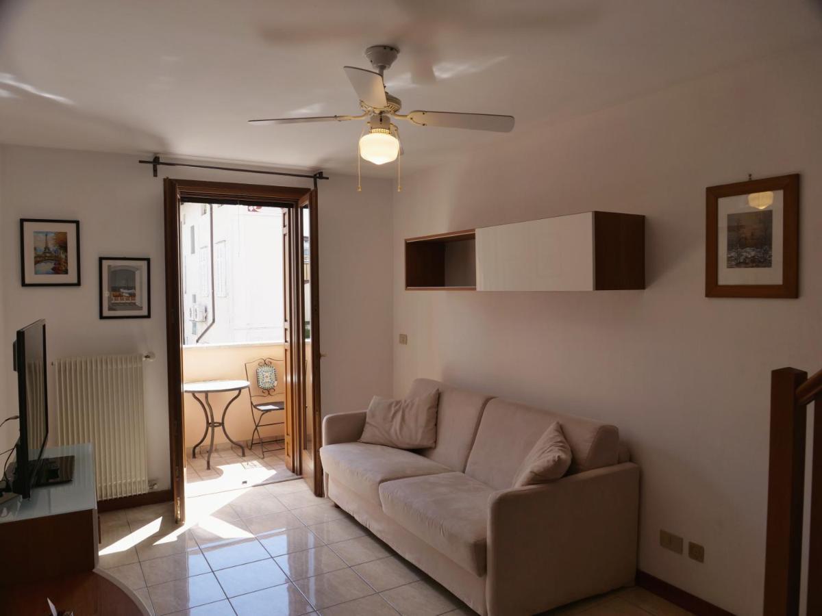 Lounge Del Duca, Centralissimo Bicamere Su Due Livelli - Posto Auto A Richesta Grado Bagian luar foto